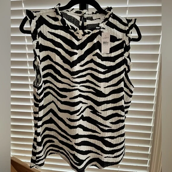 Tiger Print Textured Ruffle Top - Picture 4 of 9